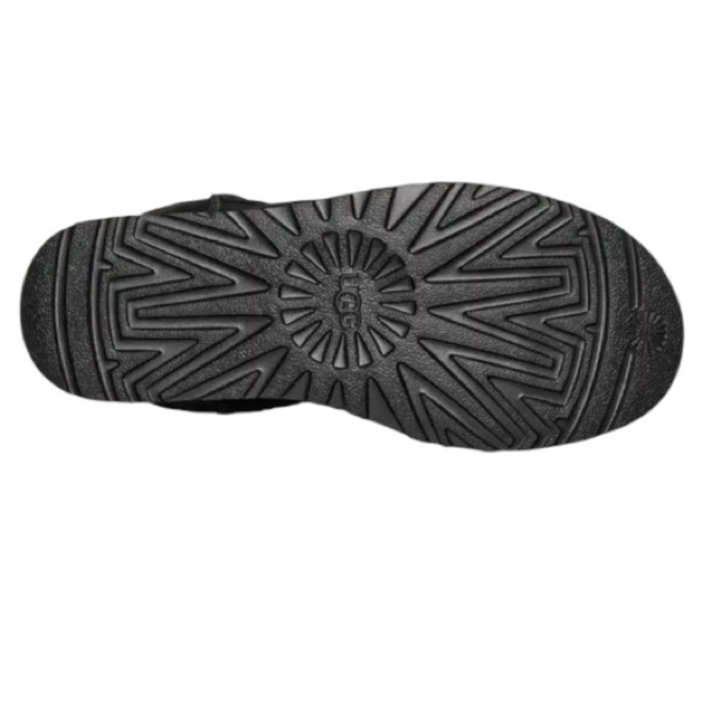 NWT UGG CLASSIC  II Short black sheepskin boot! - Picture 4 of 6